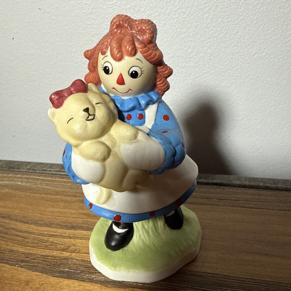 Vtg Raggedy Ann Figure Carrying A Kitty Cat Flambro 4.25 Inches Bisque
